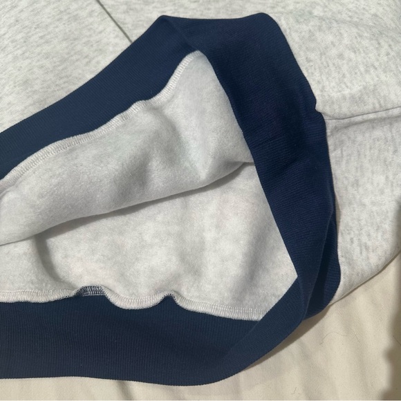 *New**Embroidered New York City Pullover sizes S - Picture 5 of 10